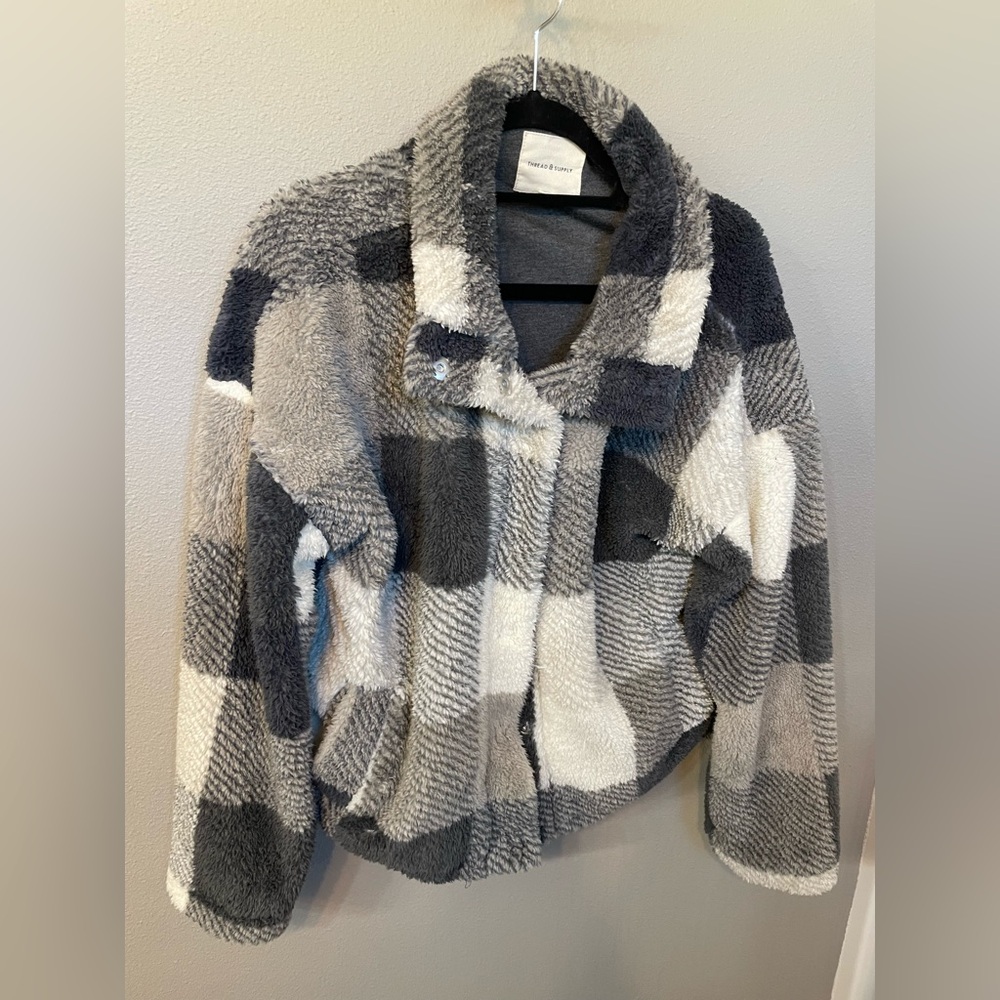 Thread and supply jacket
